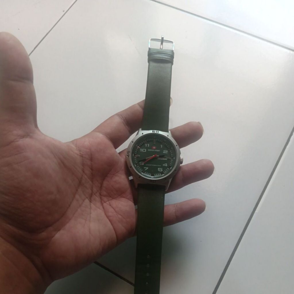 jam tangan tentara hijau normal mulus