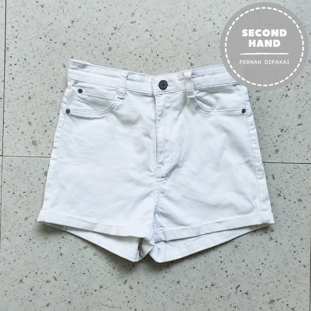 Celana Jeans Pendek Wanita Anak Pull & Bear / Size 28 - Lingkar 73 cm / Second Hand