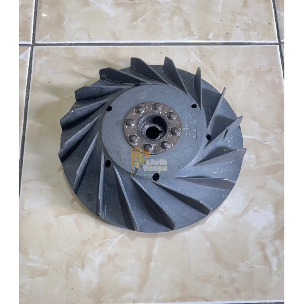 magnet vespa Zem Ducati good condition