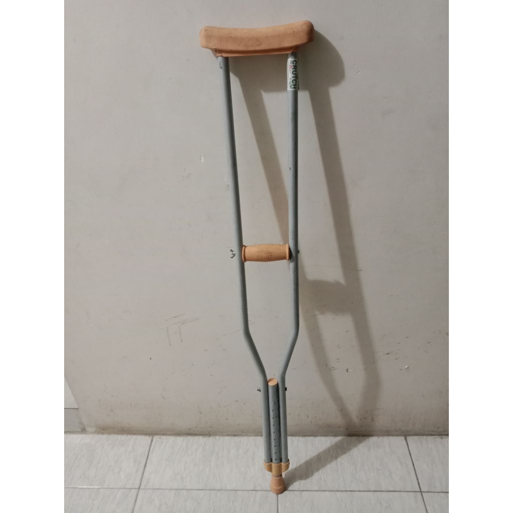 TONGKAT KRUK KETIAK BAYMED (BEKAS) / ALAT BANTU JALAN SECOND TERMURAH