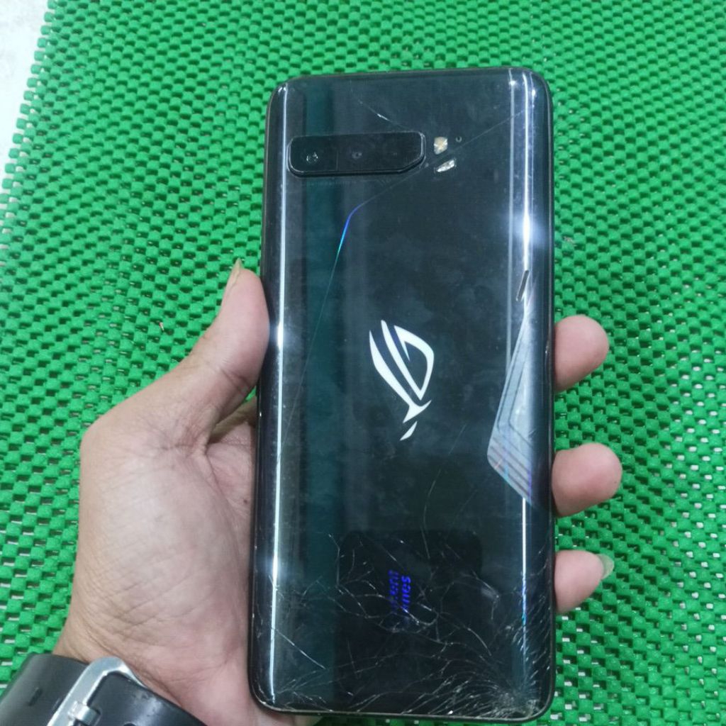 asus rog phone 3 12/256GB batangan unit only minus ( baca keterangan )