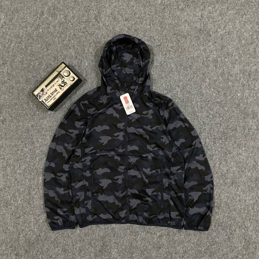 Jaket outdoor UNIQLO running (size L) waterproof UV CUT