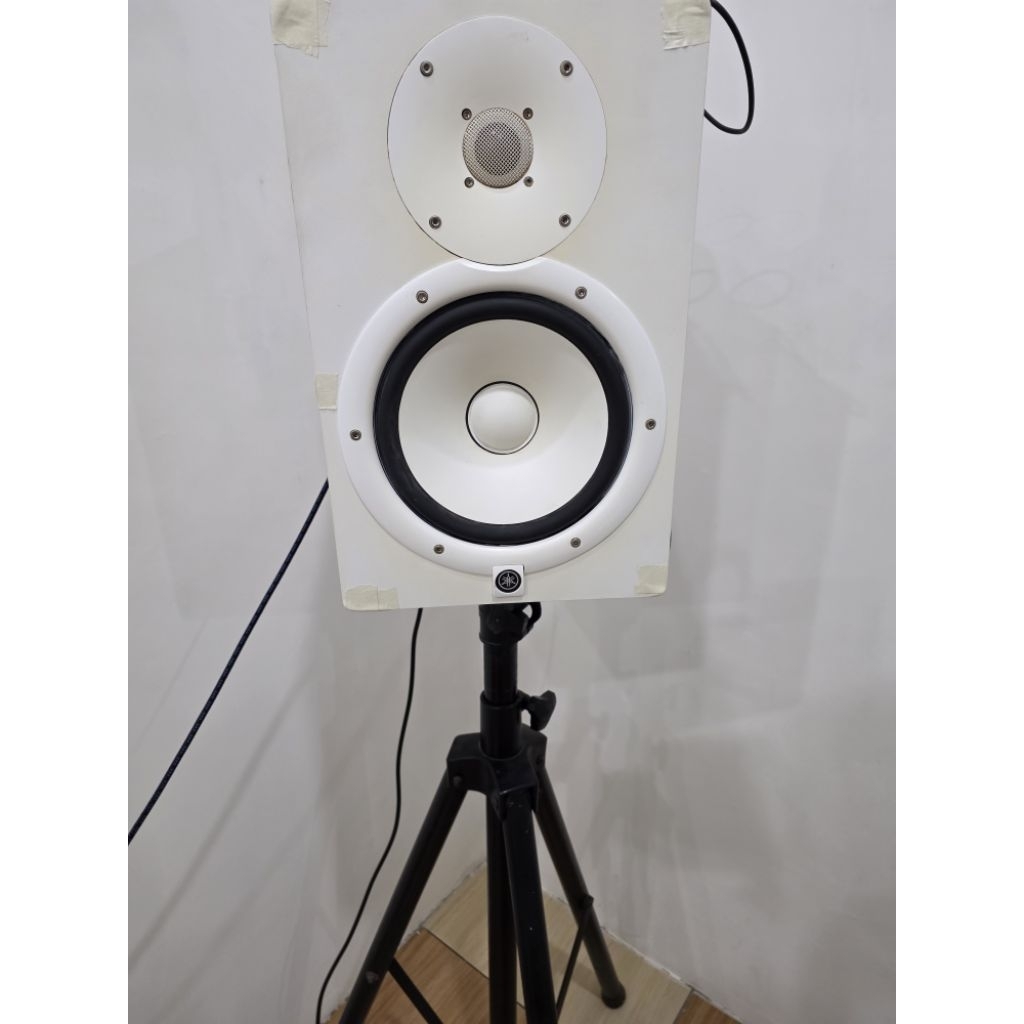 Speaker Flat, Monitor Yamaha HS8 kondisi normal warna putih original