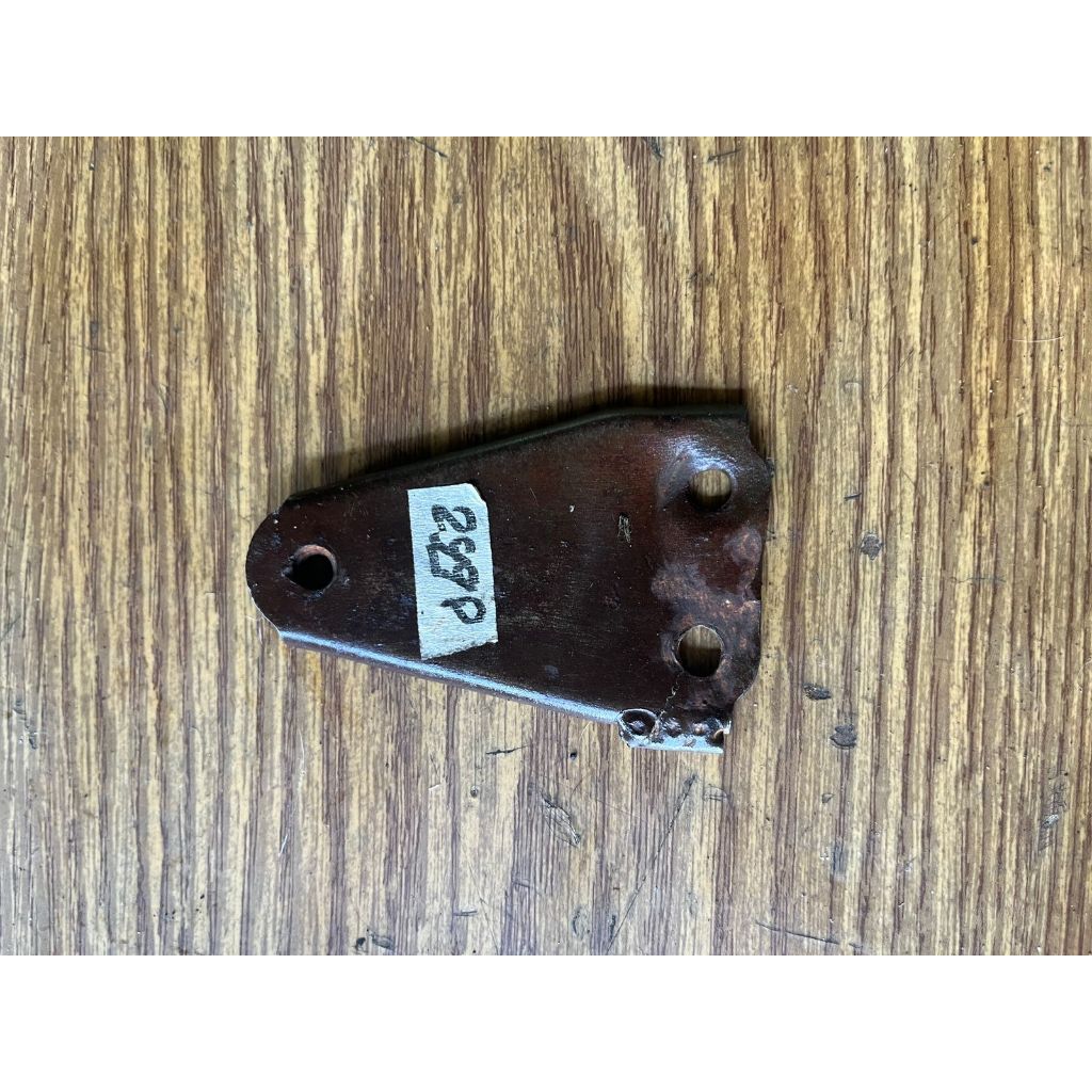 Breket dudukan sayap bawah kawasaki kaze R original / 2990