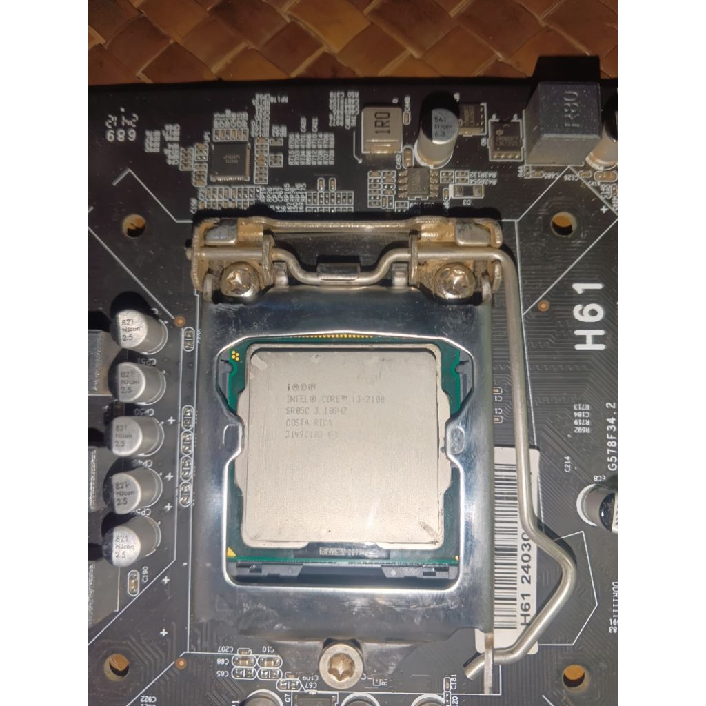 Motherboard RX7 H61(minus butuh servis Mobo)