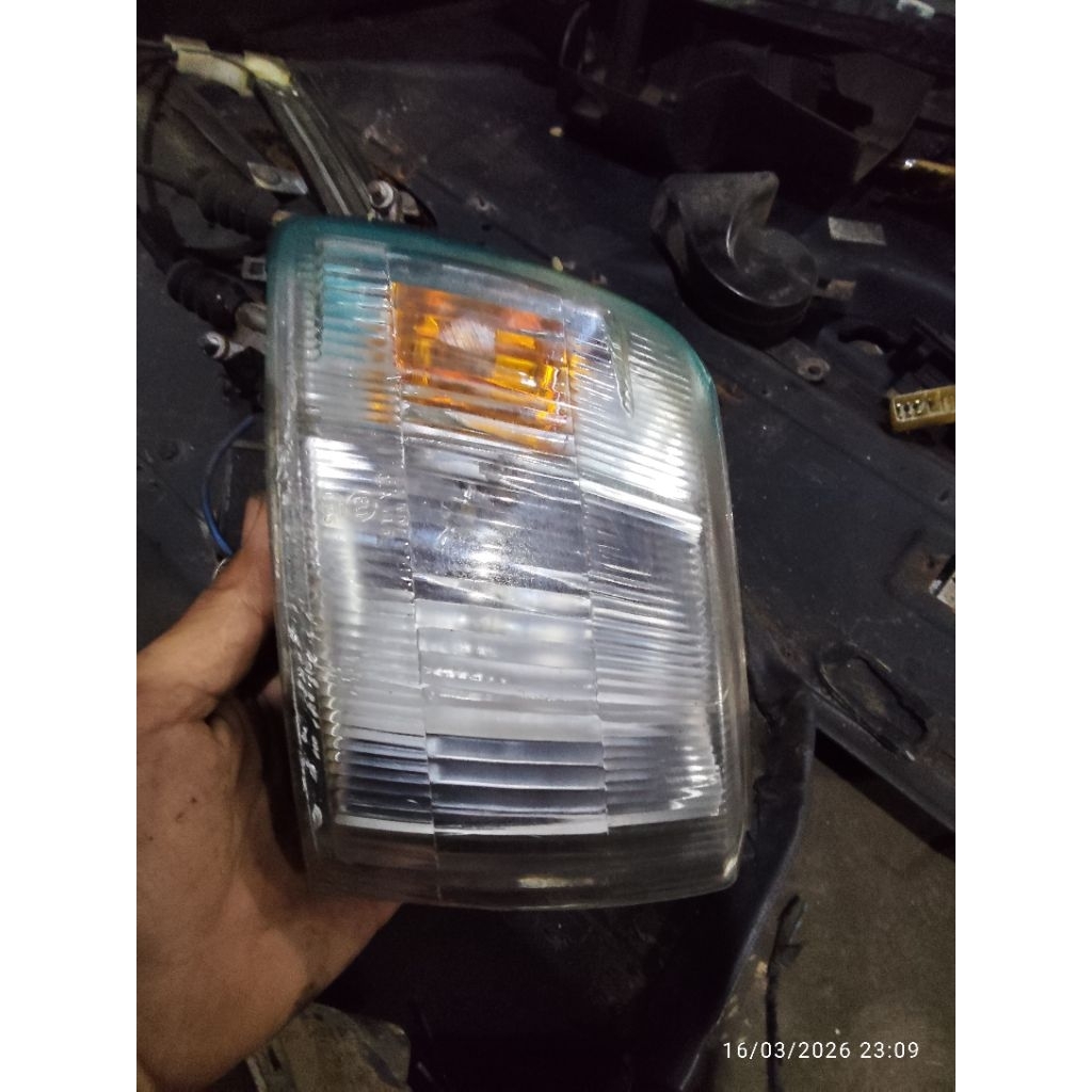 lampu sein kanan mitsubishi eterna