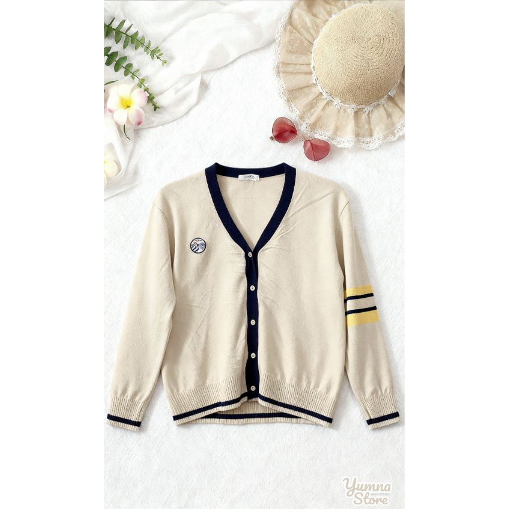 Cardigan BW Academia
