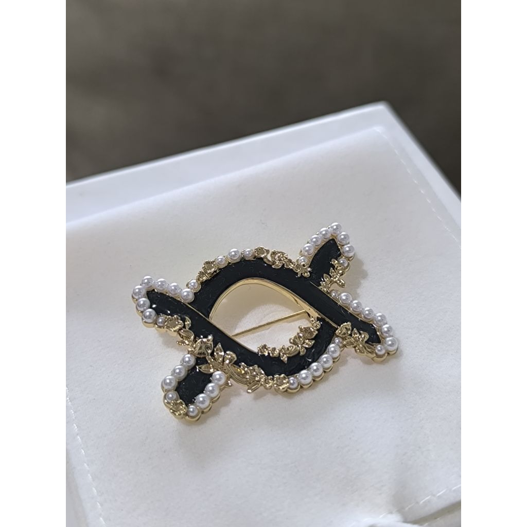 WEARING KLAMBY - Calista brooch noir