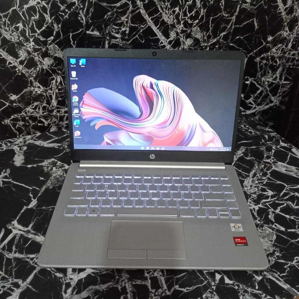 Laptop HP 14s ATHLON SILVER