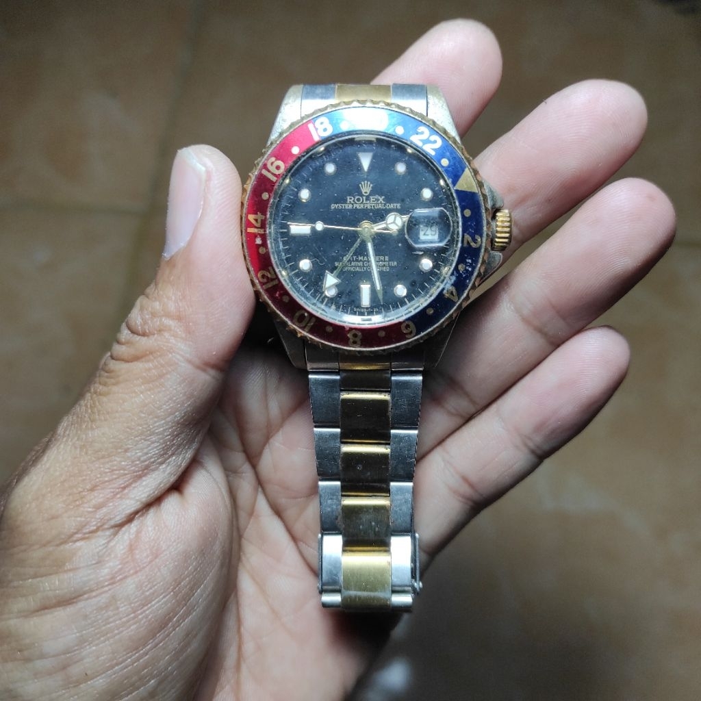 jam tangan rolex otomatis bekas off rusak buat pajangan sesuai di foto ( baca diskripsi)