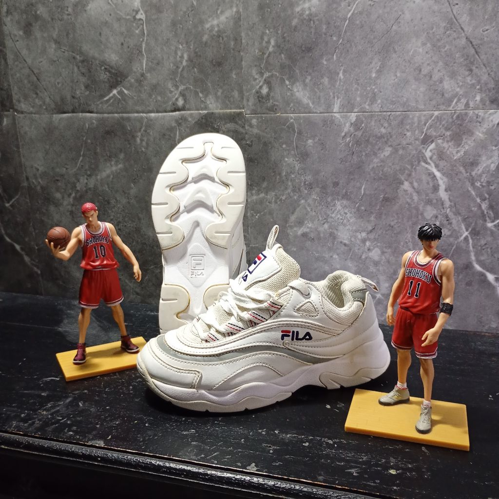 SEPATU ANAK BRANDED KONDISI ISTIMEWAH  FILA Ray Low / Ray Run ukuran 35 ( insol 22cm )