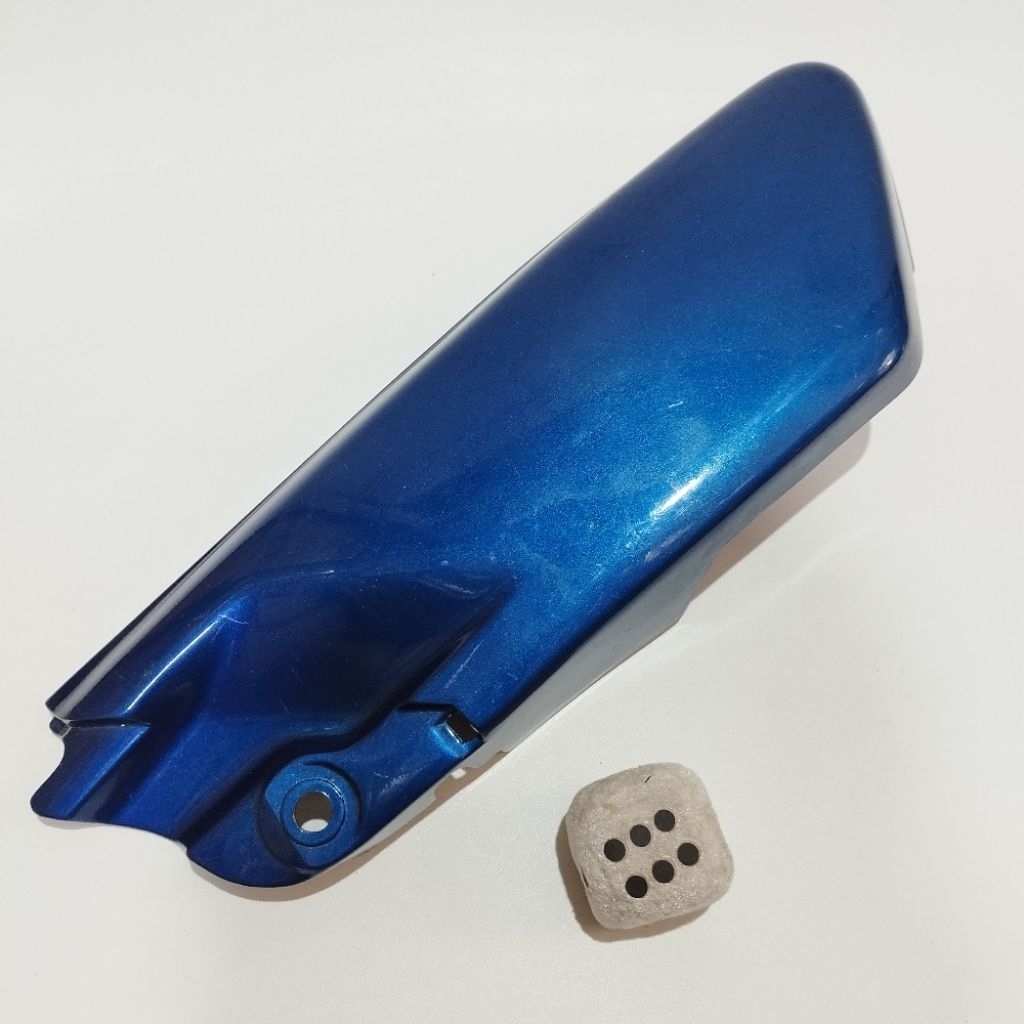 Tutup cover box bok aki accu Honda Astrea grand bulus impressa kiri biru original AHM