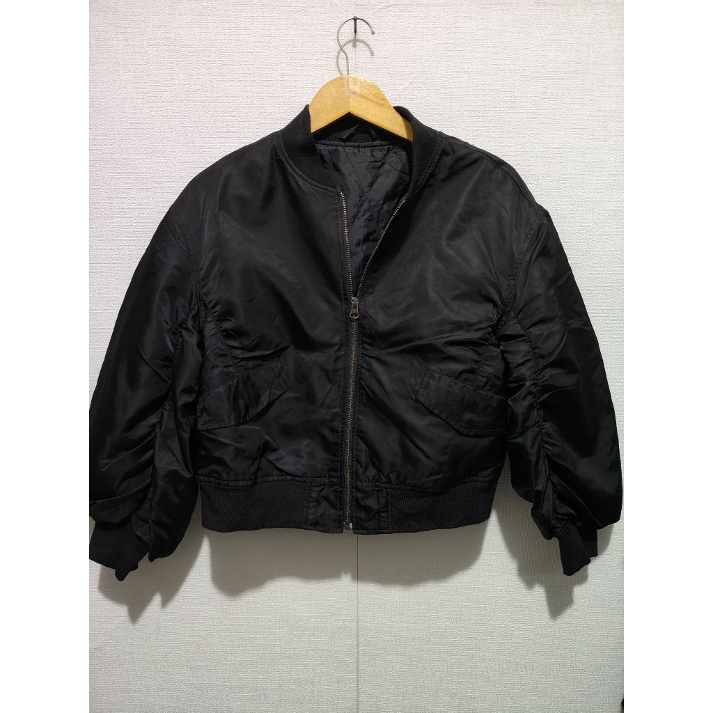 Bomber Wanita GU uniqlo