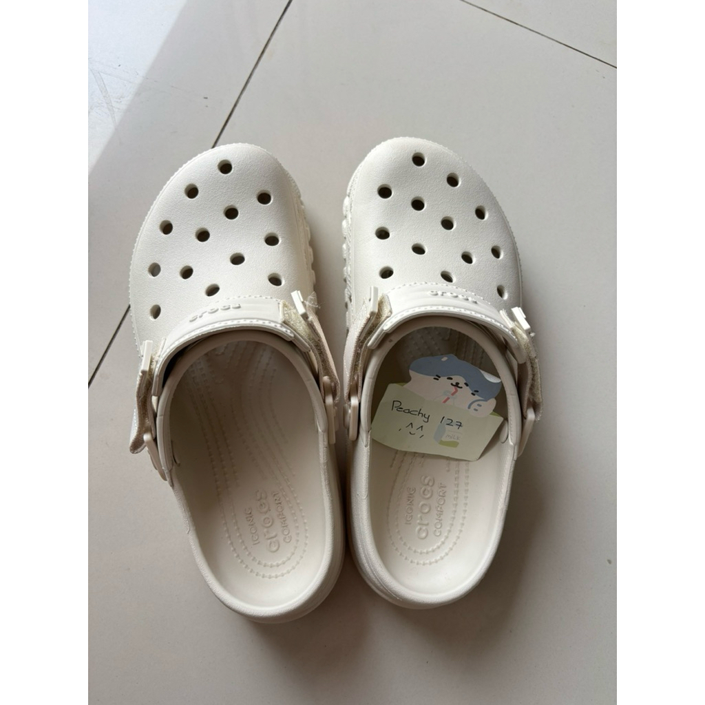 CROCS sandal pria warna krem putih