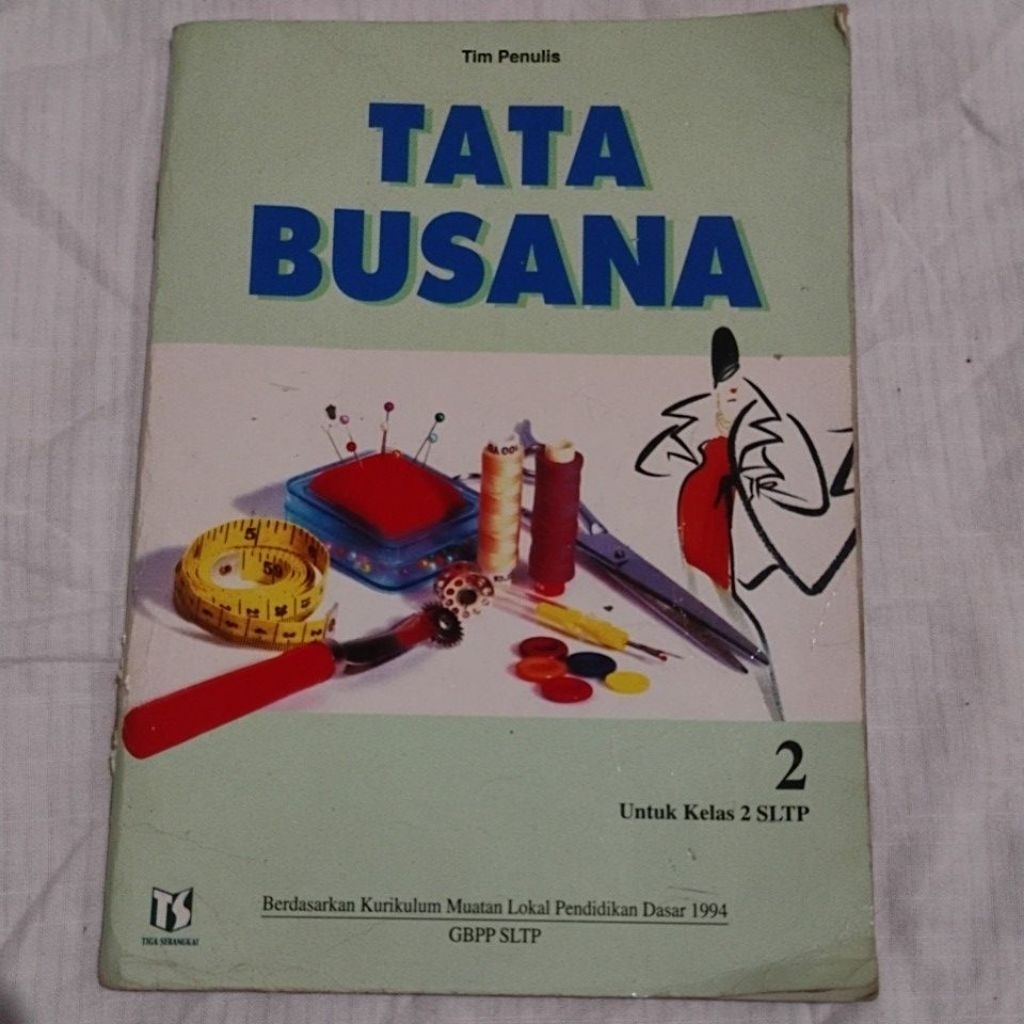 Buku Tata Busana untuk Kelas 2 SLTP Berdasarkan Kurikulum GBPP 1994 (Buku Klasik Jadul)