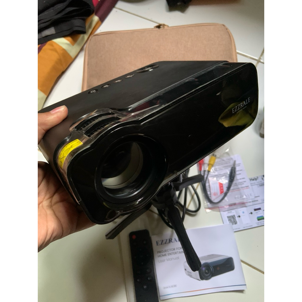 EZZRALE-EZ320 SMART PROJECTOR LIKE NEW BLACK FULL-HD