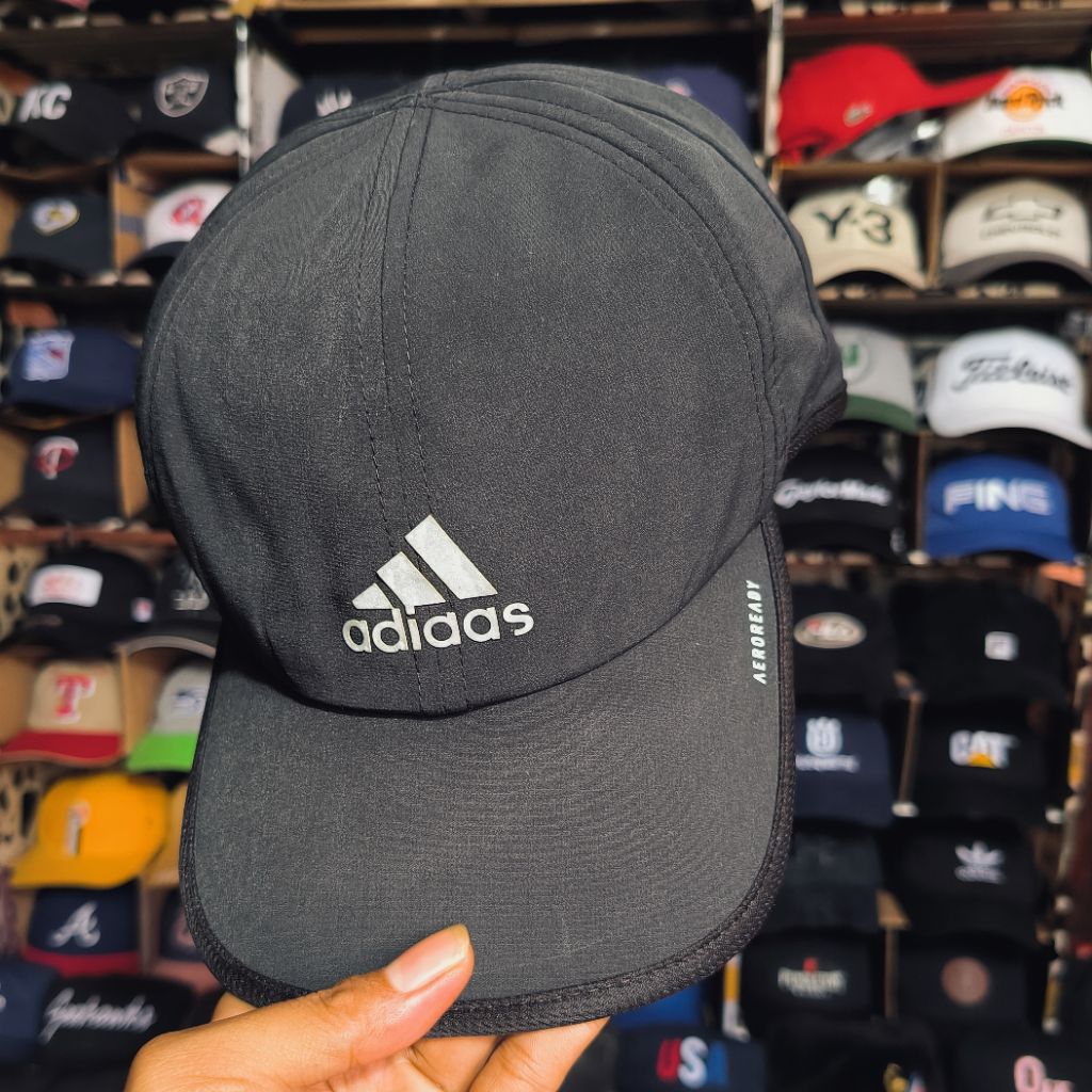 Topi running Adidas Aeroready