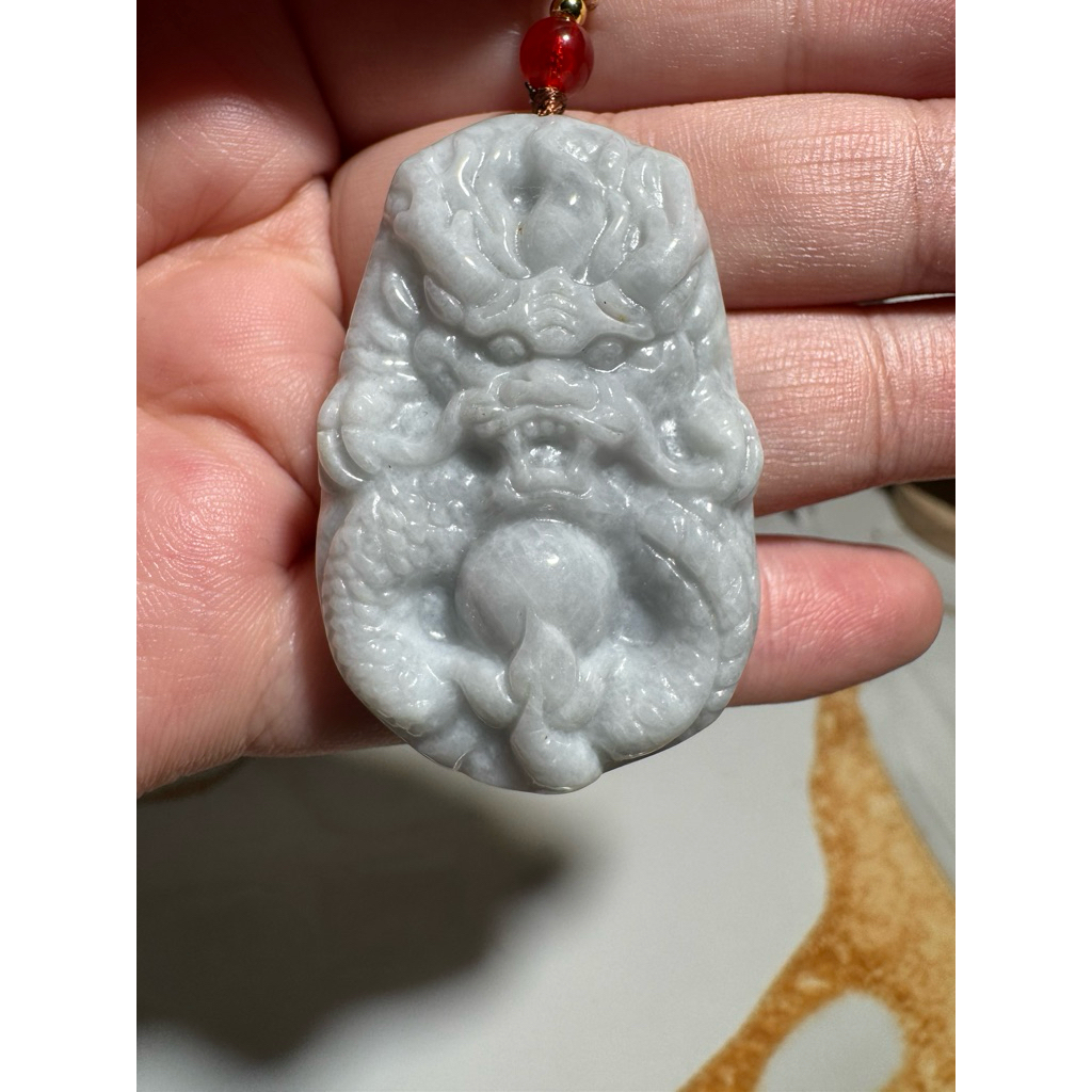 Liontin Giok Putih Dragon