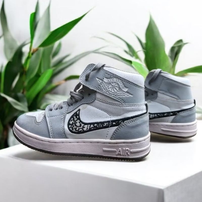 PRELOVED SEPATU SNEAKERS NIK3 AIR JORDAN DIOR HIGH GREY