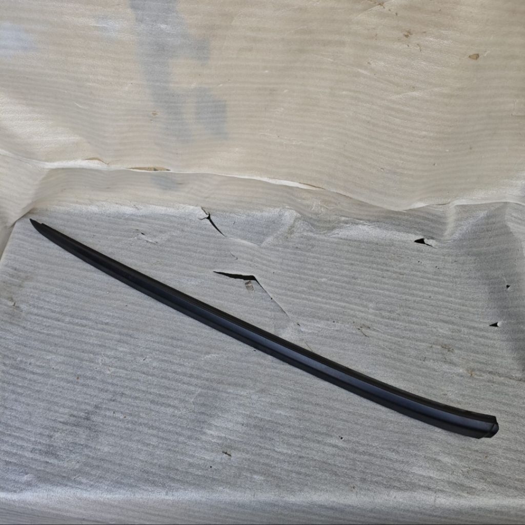 List kaca besar depan kanan honda stream 2002 - 2006 original