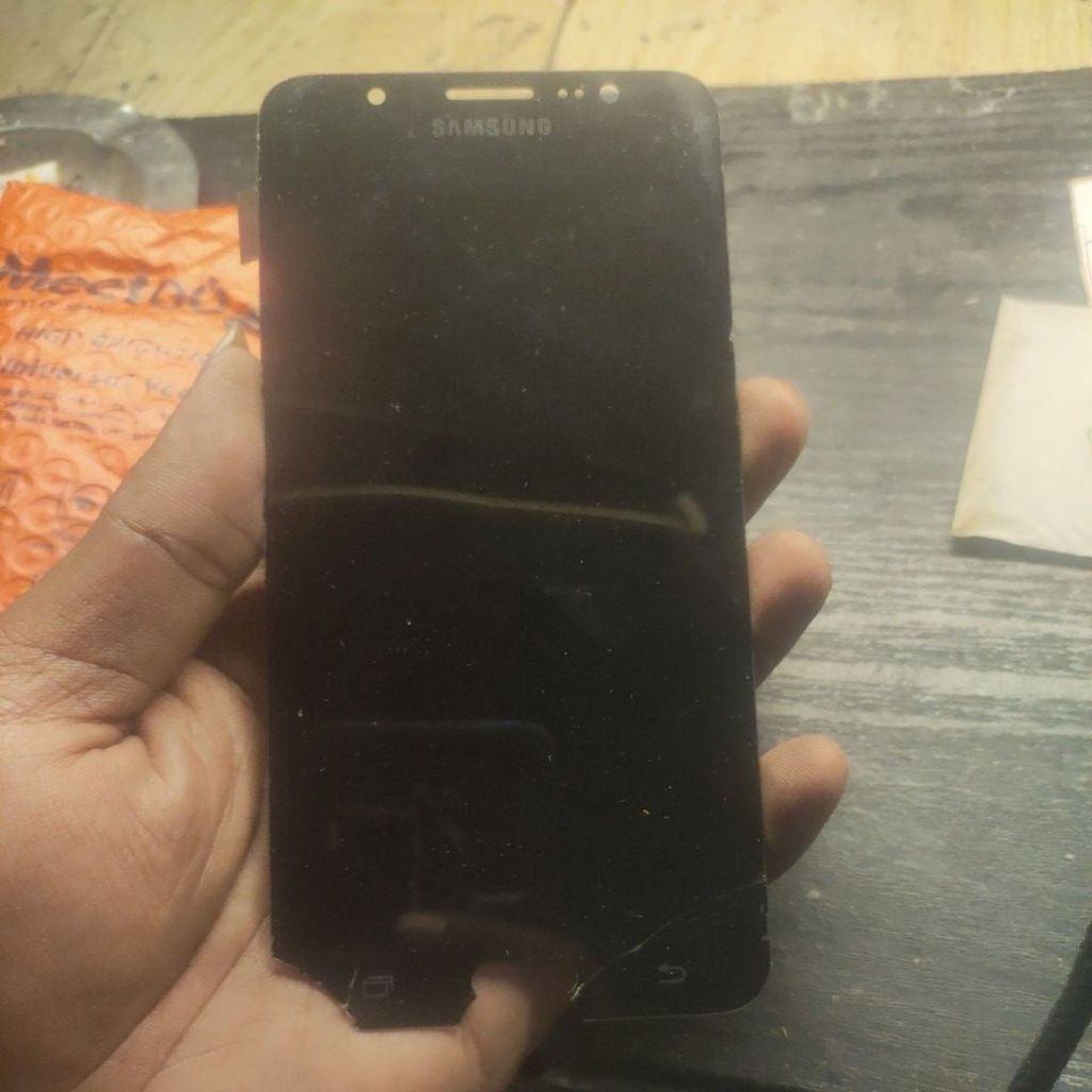 LCD Samsung j7-2016 Minus Sentuh Bwah Gk Fungsi