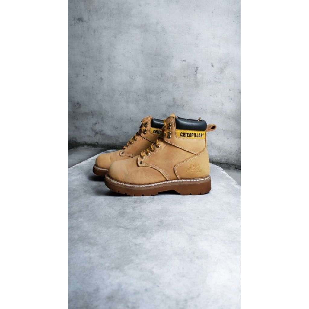 Sepatu Kulit CAT