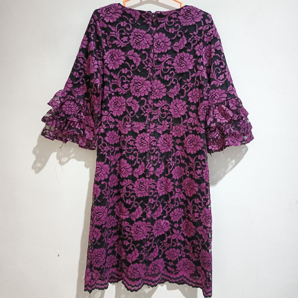 Dress Midi Wanita Brokat Elegan - Ungu