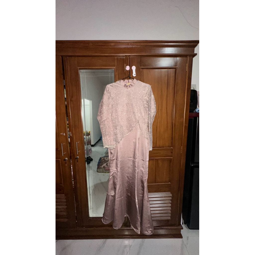 Preloved Dress Nude Pink Brukat Satin Bridesmaid Kondangan