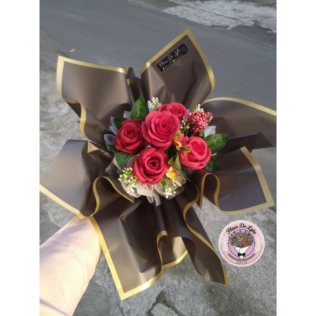 Valerie's Round Bucket - buket bunga palsu buket bunga buatan buket snack buket wisuda buket artific