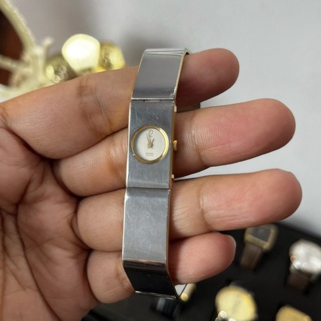 Seiko 2E20 Bangle Ladies Vintage JDM (Rare)