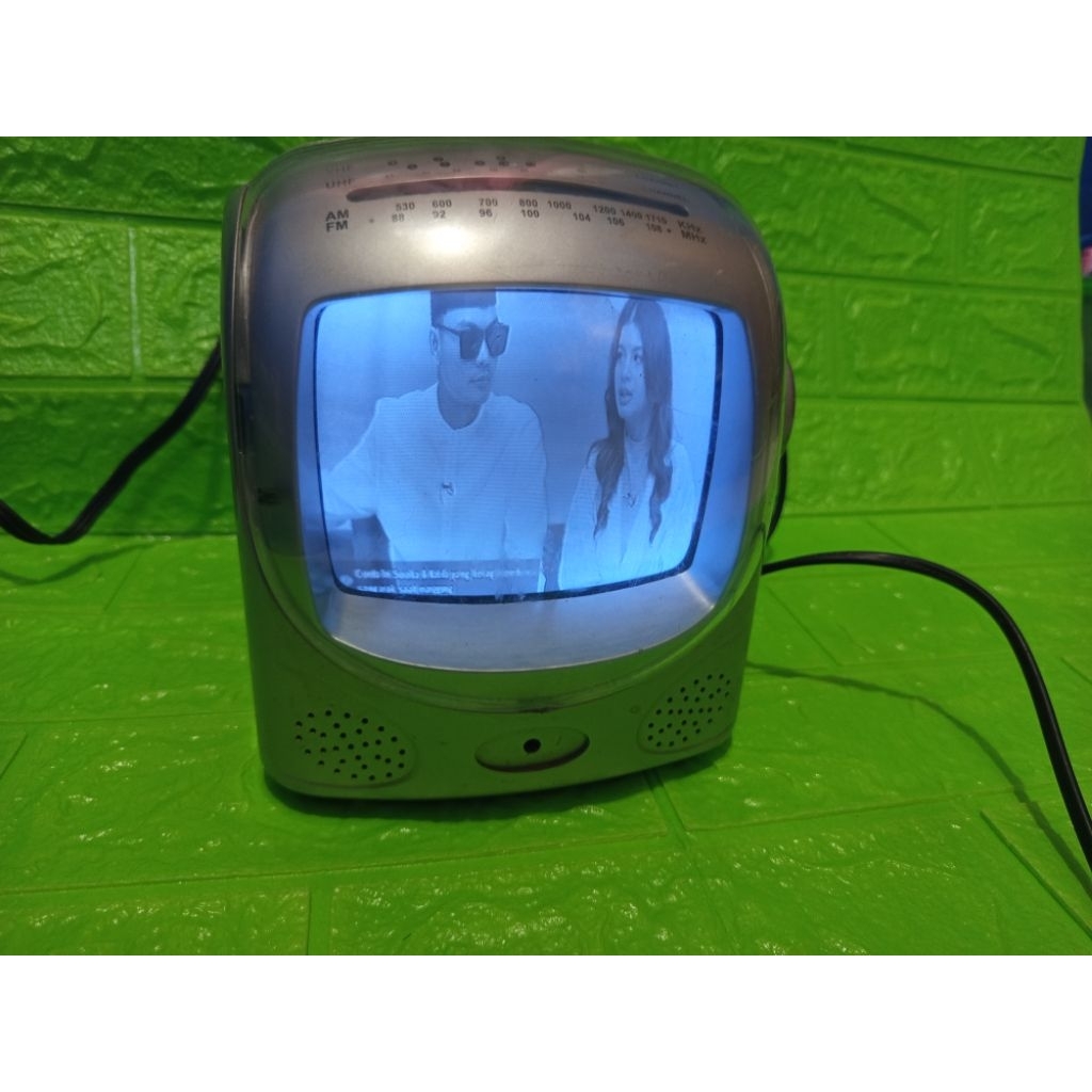 Tv mini jadul FLECO 5'5inc ( Hitam - putih )