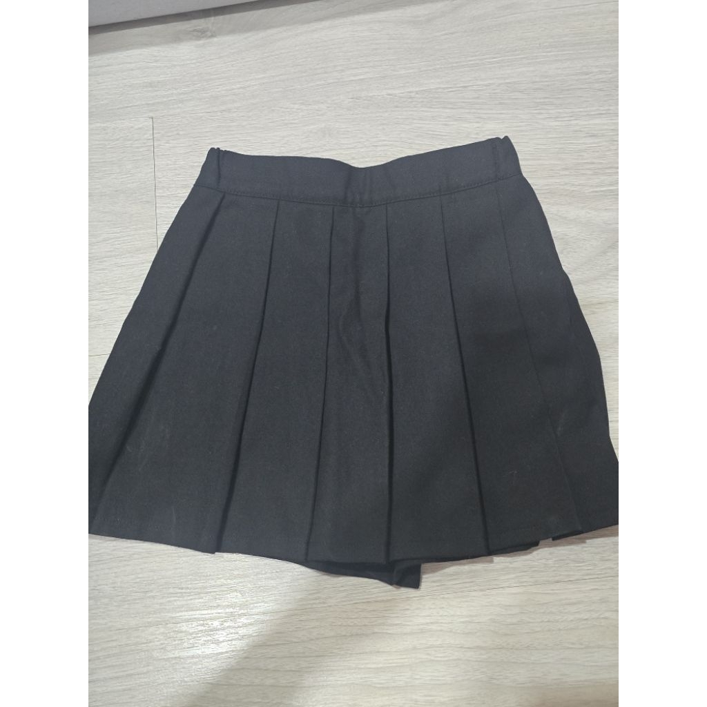 Preloved Skort Black Hitam Uniqlo size 110/Ziel size 3-4yo Kondisi Sangat Bagus tidak ada minus
