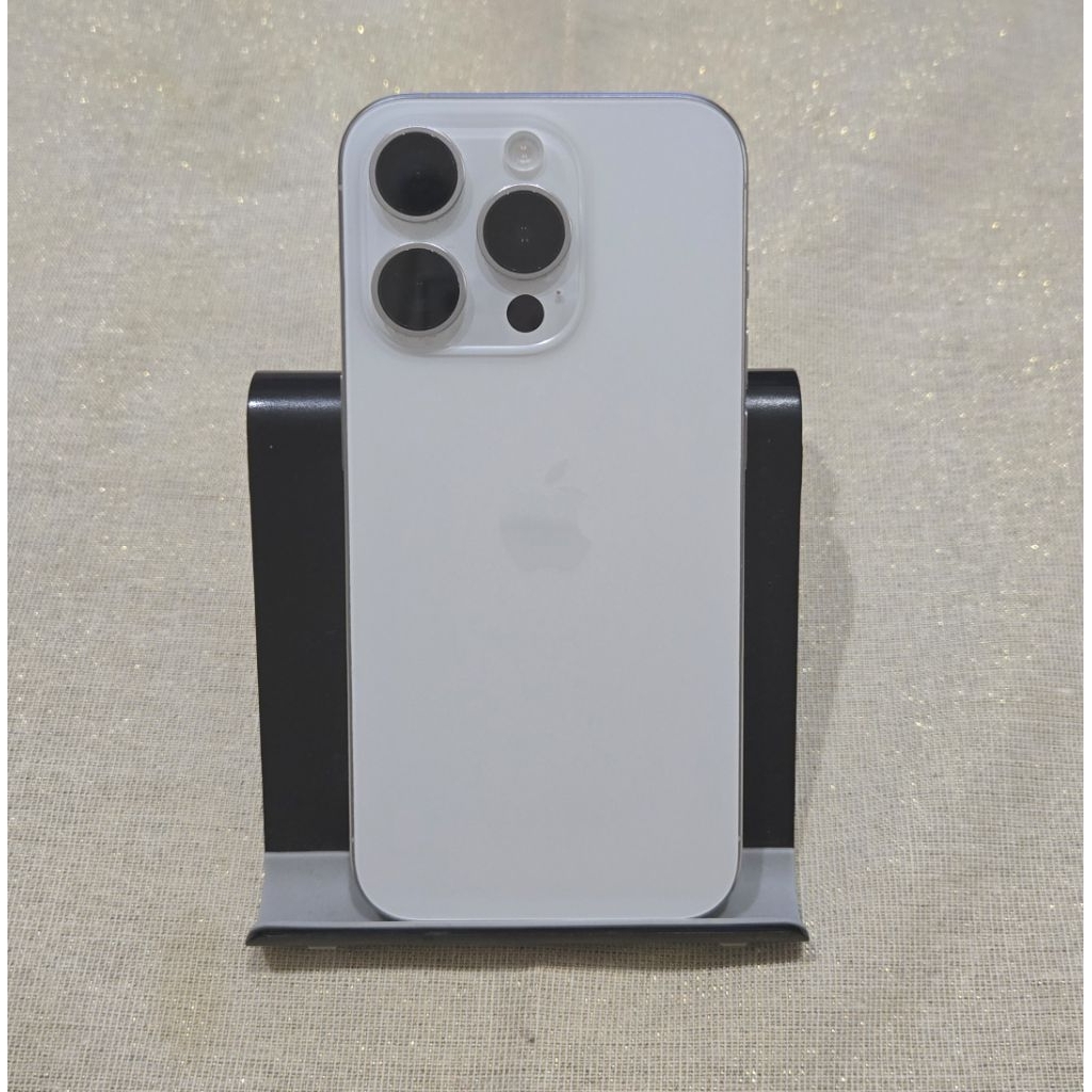 IPHONE 15 PRO WHITE TITANIUM 256GB LIKE NEW EX GARANSI RESMI PEMAKAIAN PRIBADI