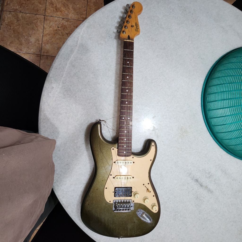 Gitar Elektrik Fender Squier Stratocaster Vintage Bekas Second