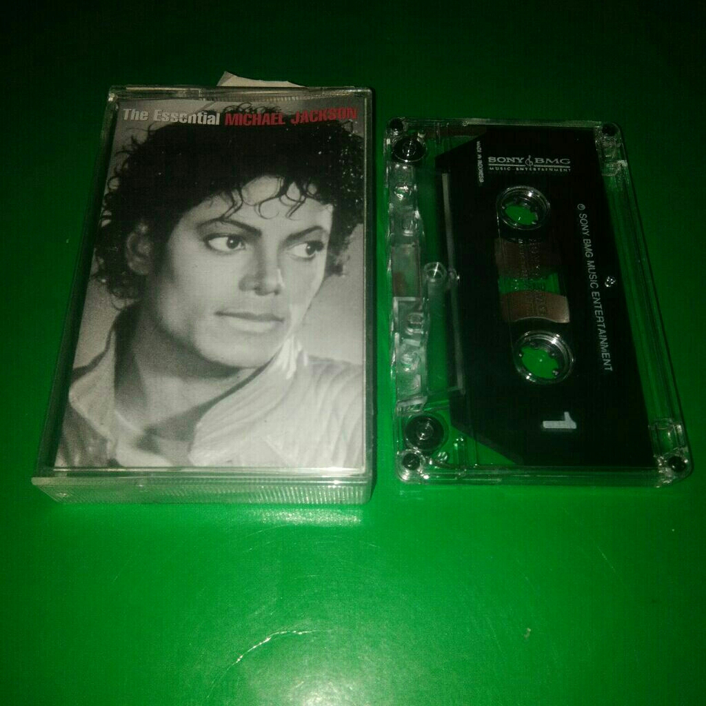 kaset pita the essential Michael jackson cassette 1