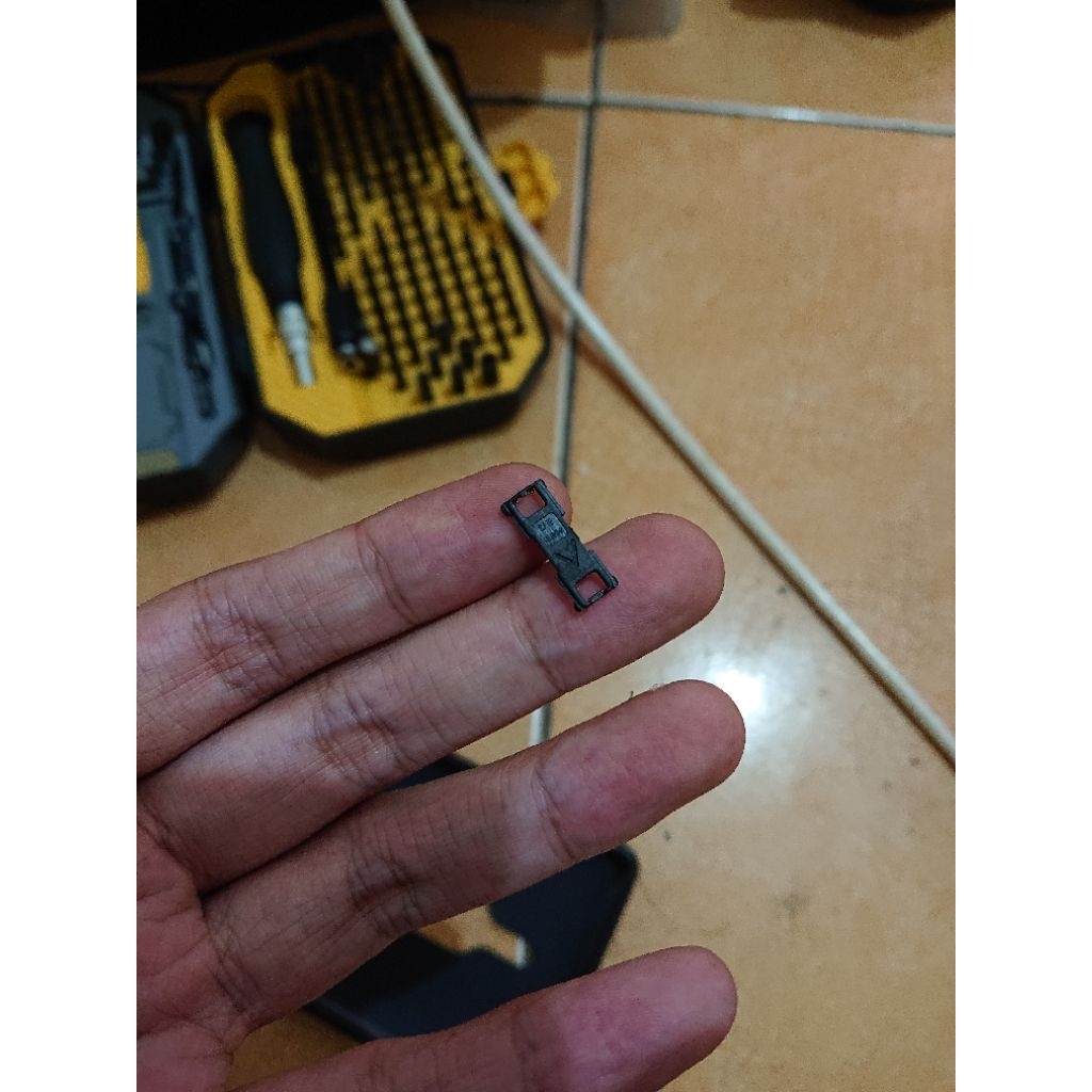 Pengunci socket lcd fleksibel xz2 premium original copotan