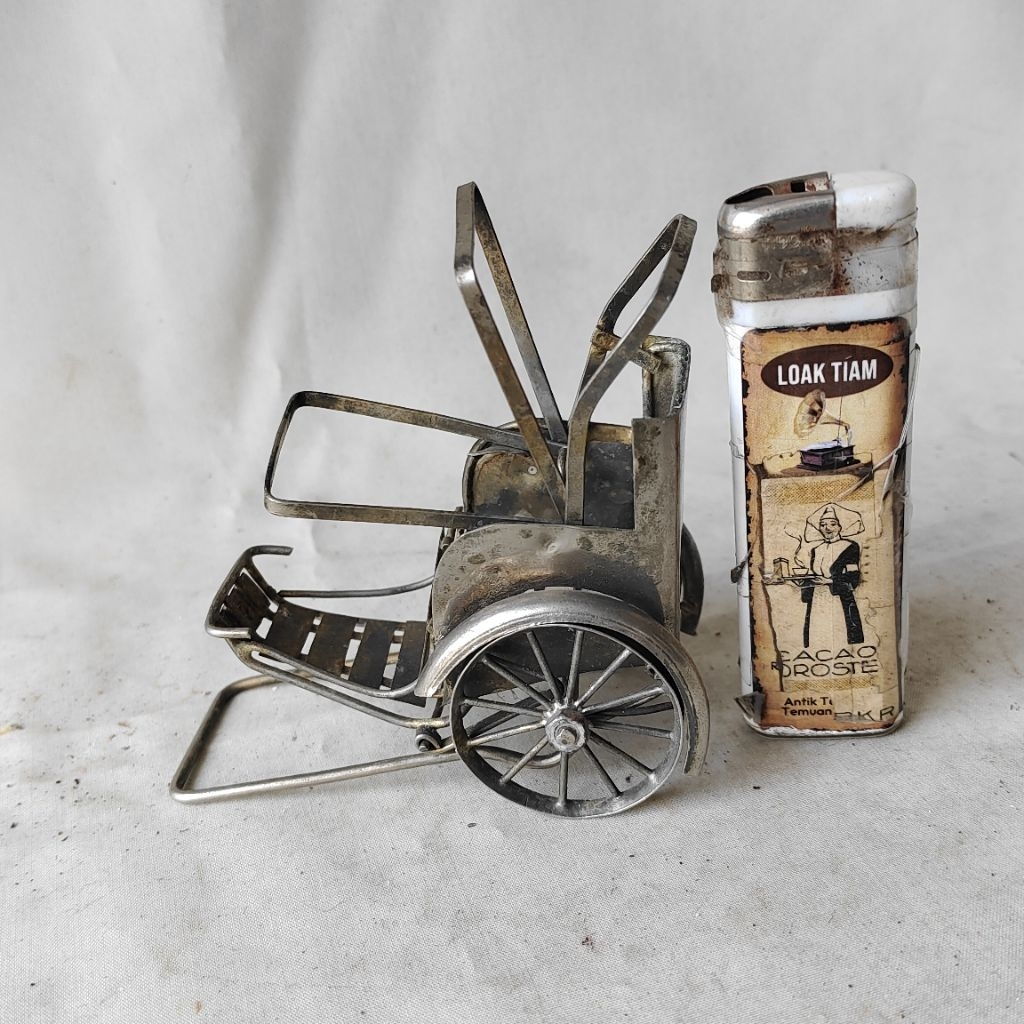 Pajangan Vintage Miniatur Becak Kuningan