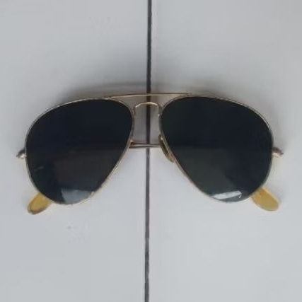 Kacamata hitam Ray-Ban BL