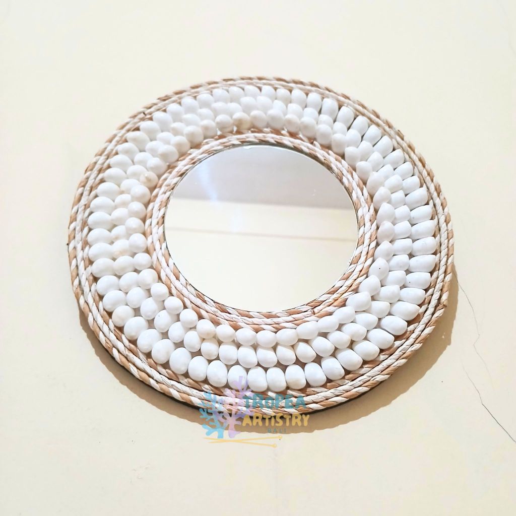 Cermin Hias Dinding Kerang Buteng Putih Anyaman Rotan Bohemian Aesthetic