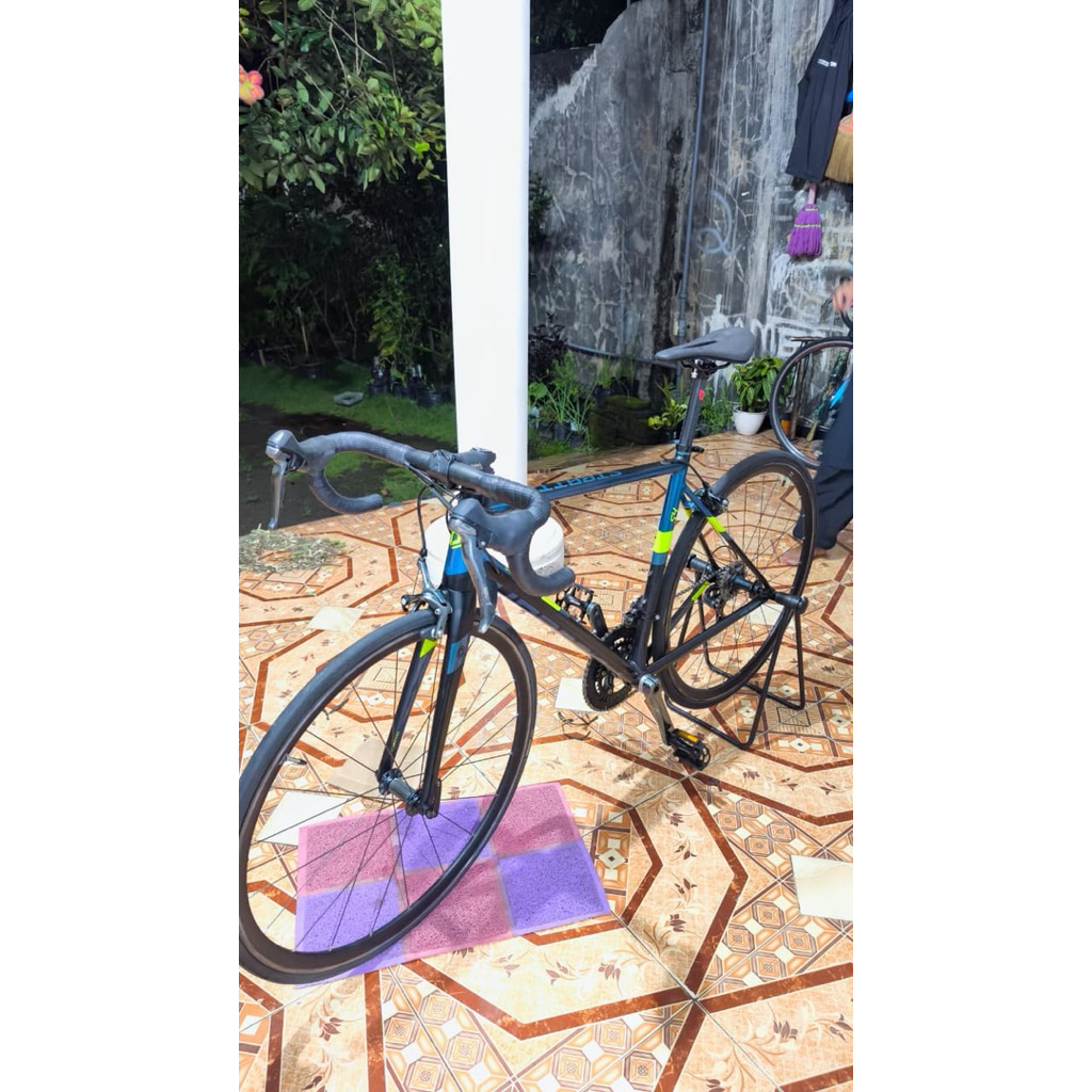 2021 Roadbike Polygon Strattos S4