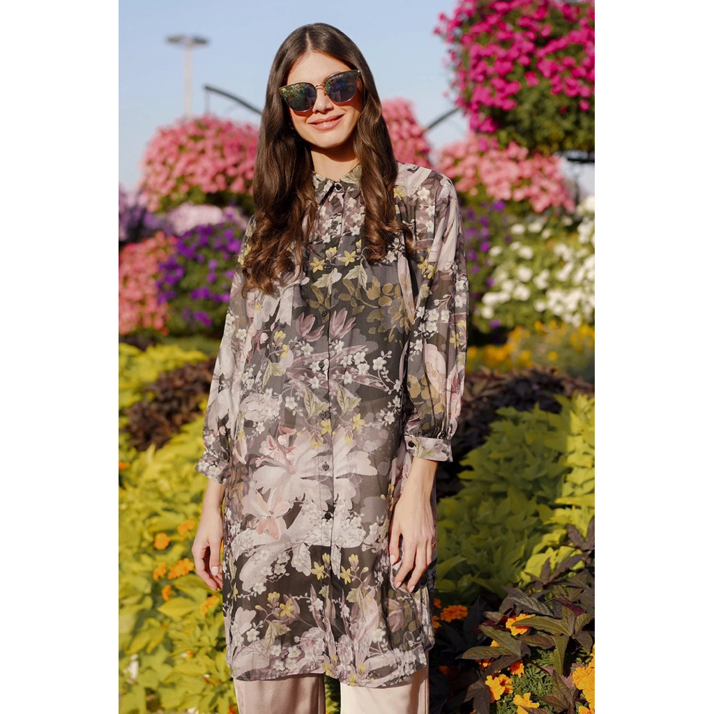 Preloved Benang Jarum Into The Garden Smock Shirt - Black