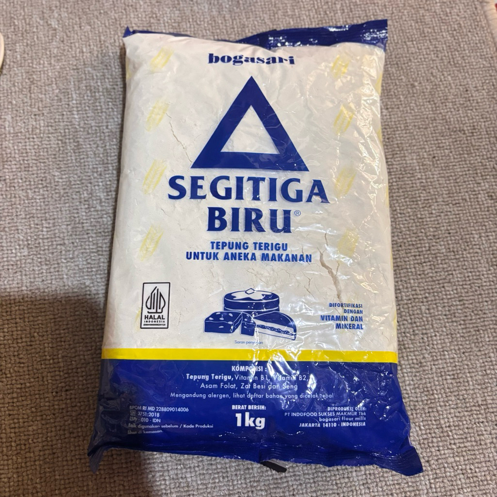 TEPUNG TERIGU SEGITIGA BIRU 1000g/ 1 kg