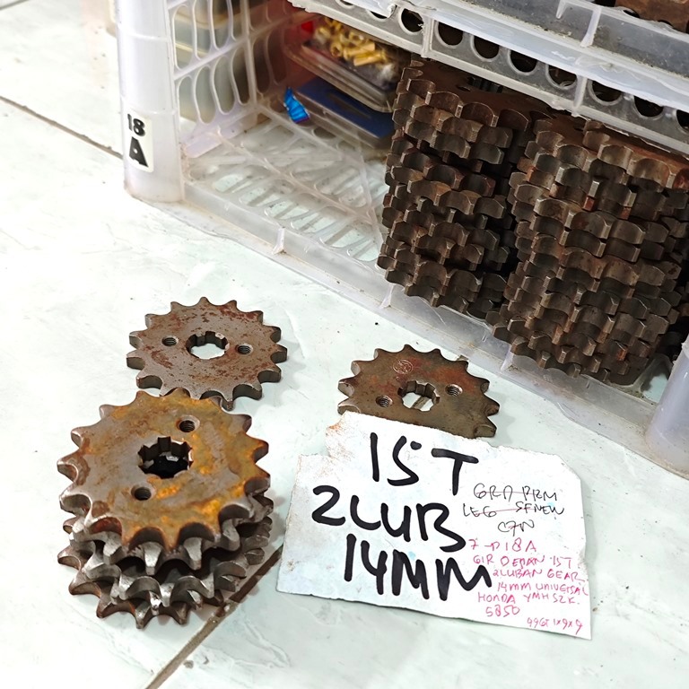 (18A) GEAR DEPAN 15T 2 LUBANG 14MM HONDA gir universal motor win astrea grand legenda supra x fit ne