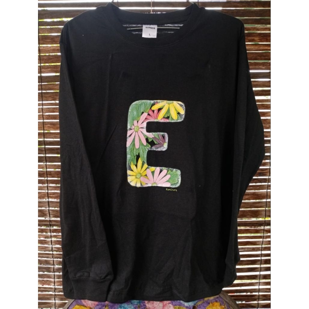 Kaos lukisan tangan lengan panjang