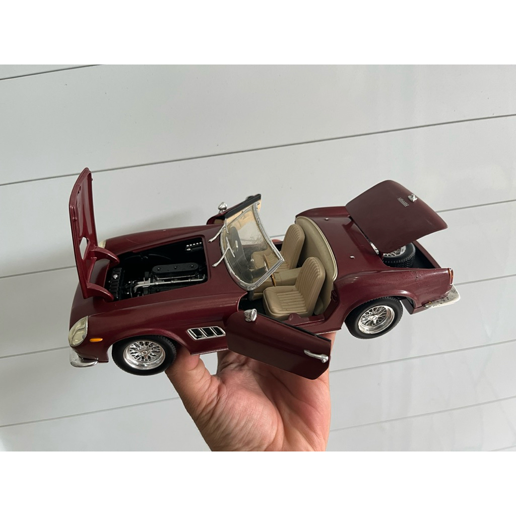 Diecast Hotwheels Skala 18 Ferarri