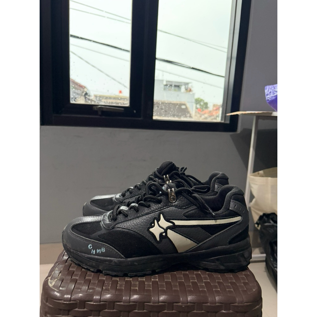 SEPATU SNEAKERS BRODO X CHMB