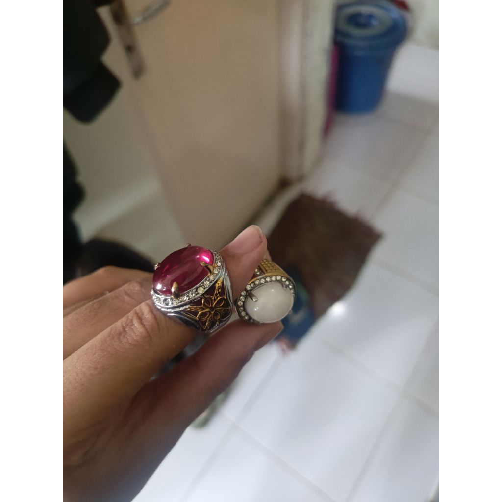 Batu akik merah dan putih