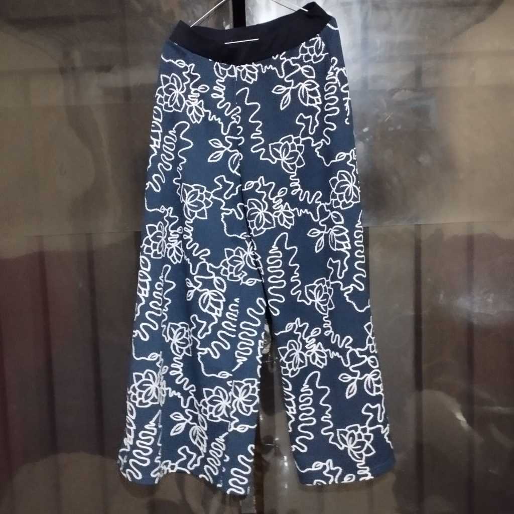 KULOT NAVY MOTIF BAHAN KAIN JERUK - [PRELOVED]