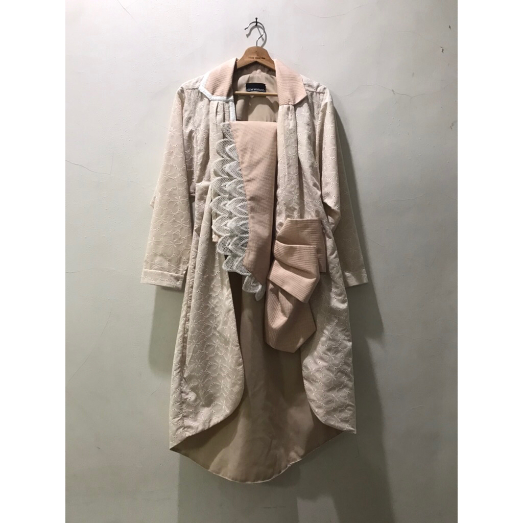 OLINE WORKROBE - LONG KEBAYA OUTER IN PEACH WHITE
