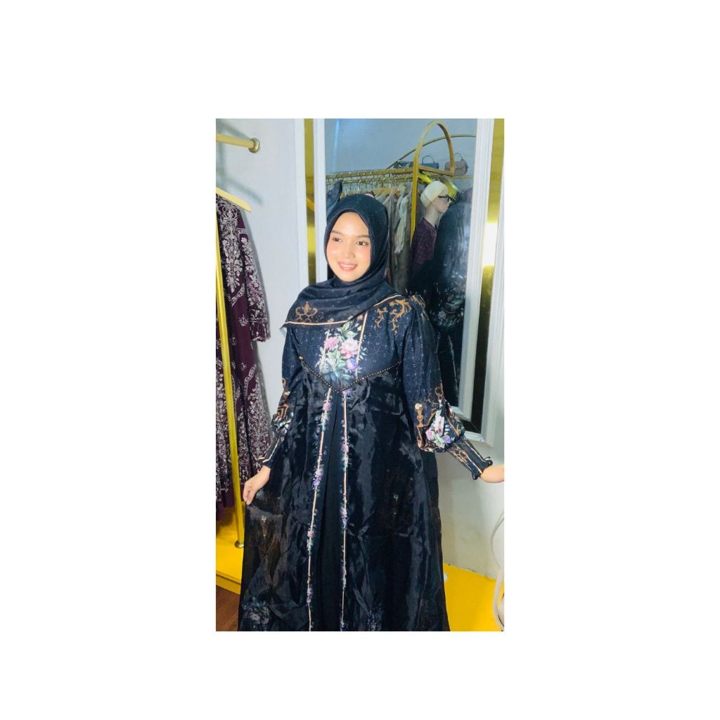 Gamis elegan dengan motif bunga dan detail bordir untuk tampilan mewah dan modis